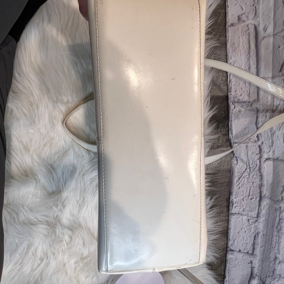 NEW ARRIVAL: GUCCI Patent Leather Off-White Tote Bag - Picture 10 of 13